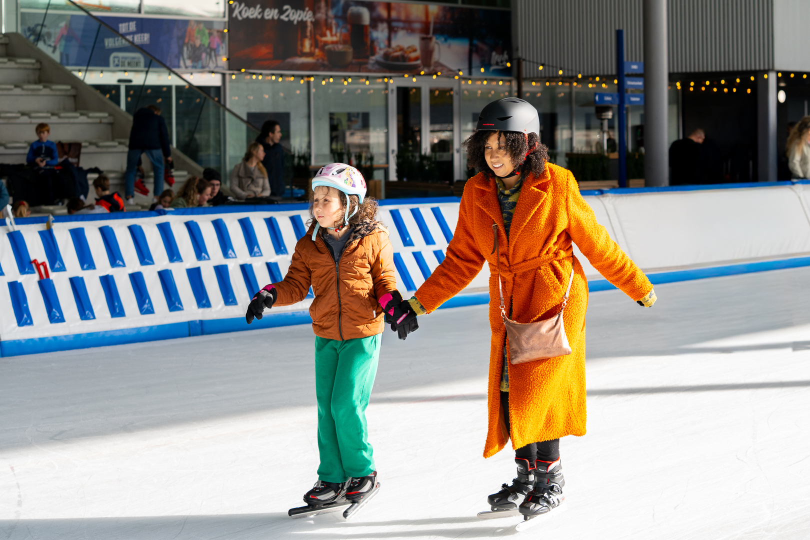 Foto: De Meent nodigt natuurijs fans uit om te komen schaatsen in laatste schaatsweek.jpg